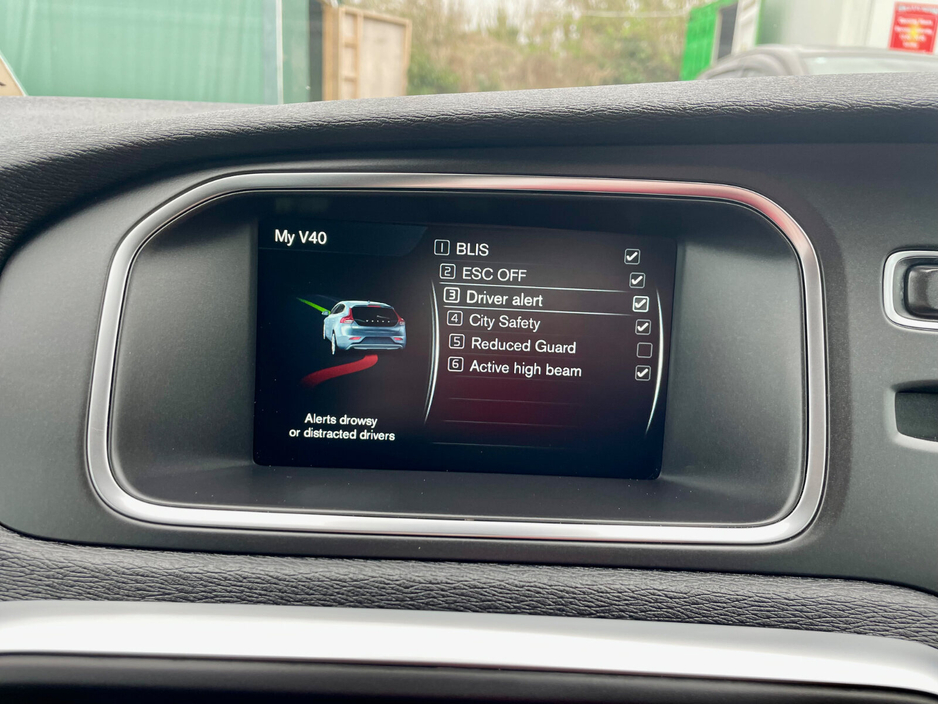 2017 Volvo V40 - image 32