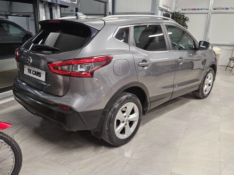 2019 Nissan Qashqai - image 2