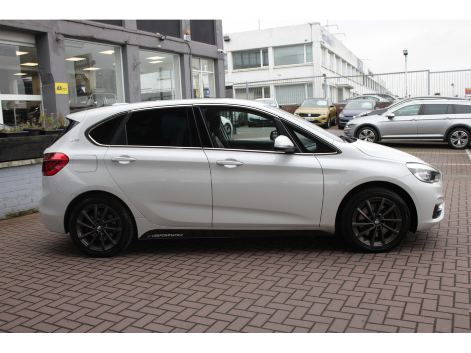 2016 BMW 2 Series Active Tourer - image 3