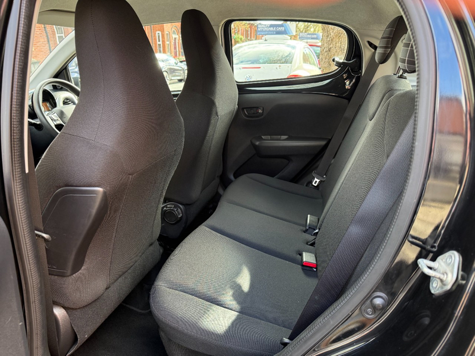 2017 Peugeot 108 - image 13