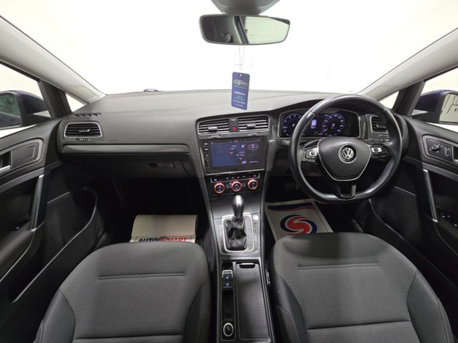 2019 Volkswagen Golf - image 4