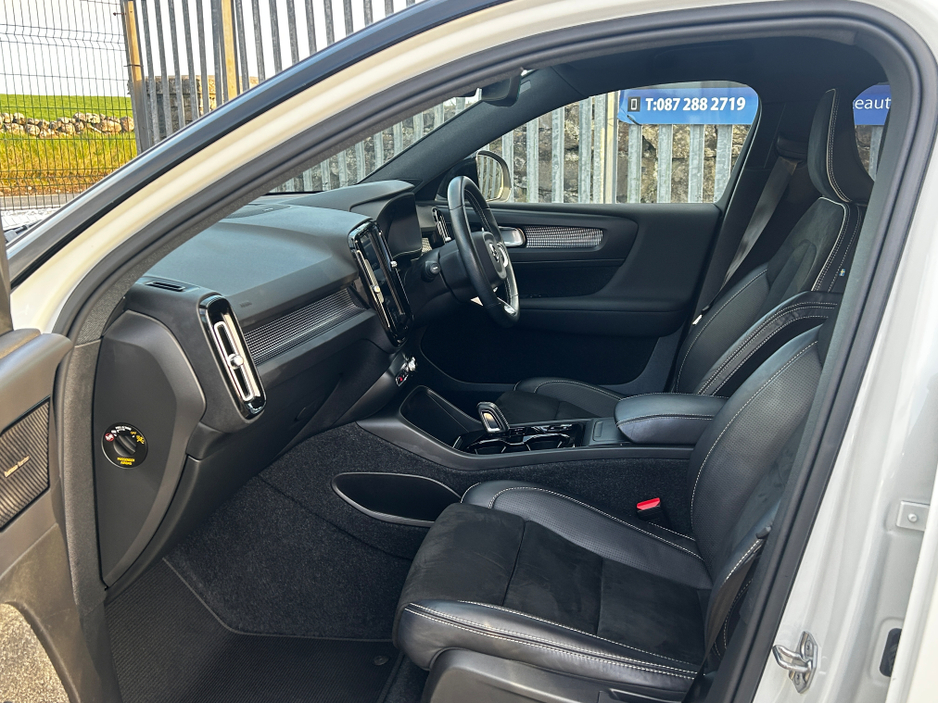 2020 Volvo XC40 - image 11