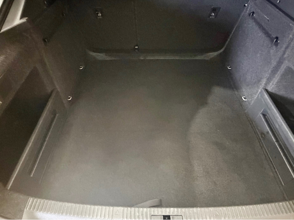 2018 Skoda Superb - image 11