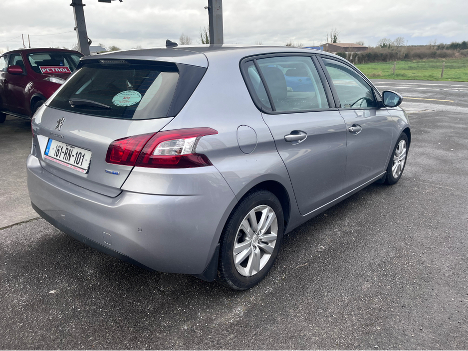 2016 Peugeot 308 - image 4