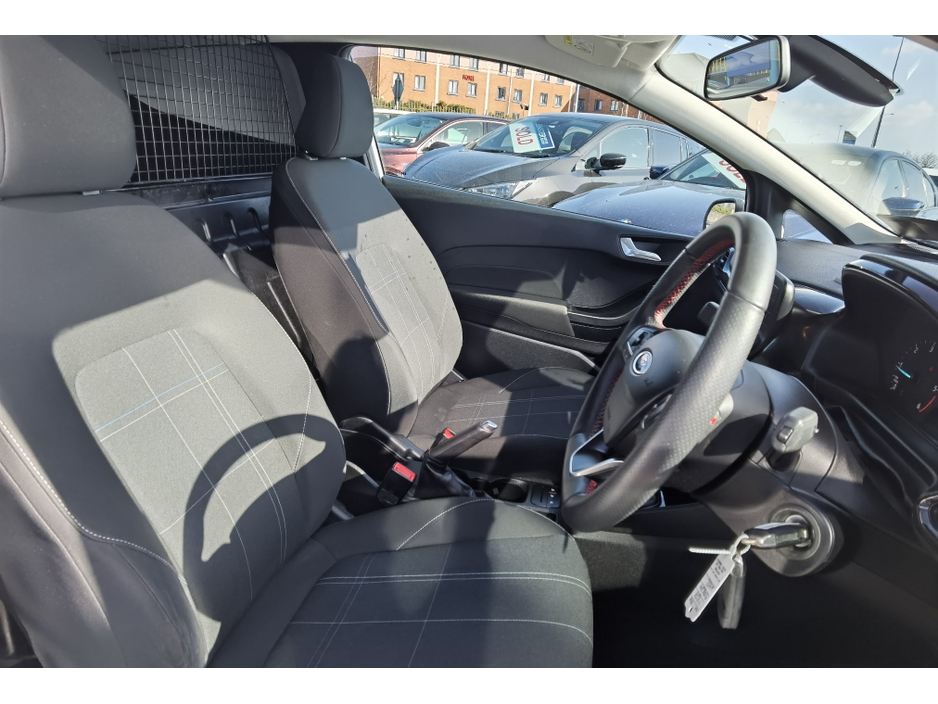 2019 Ford Fiesta - image 9