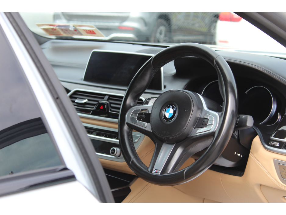 2019 BMW 7 Series - image 9