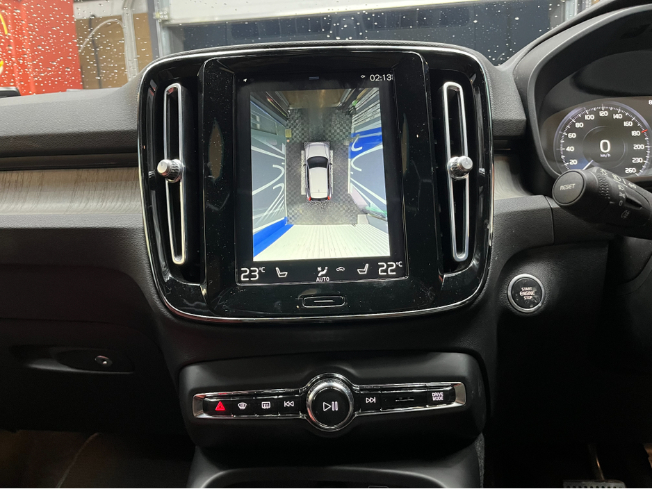 2020 Volvo XC40 €30950 2020 VOLVO XC40 RECHARGE PLUG-IN HYBRID T5 1.5 AUTOMATIC / CRUISE CONTROL / 360° PARKING CAMERA / ELECTRIC MEMORY & HEATED SEATS / HEATED STEERING WHEEL / PANORAMIC SUNROOF / HEATED REAR SEATS €30,950