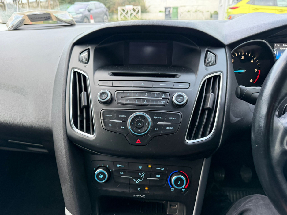 2015 Ford Focus - image 14