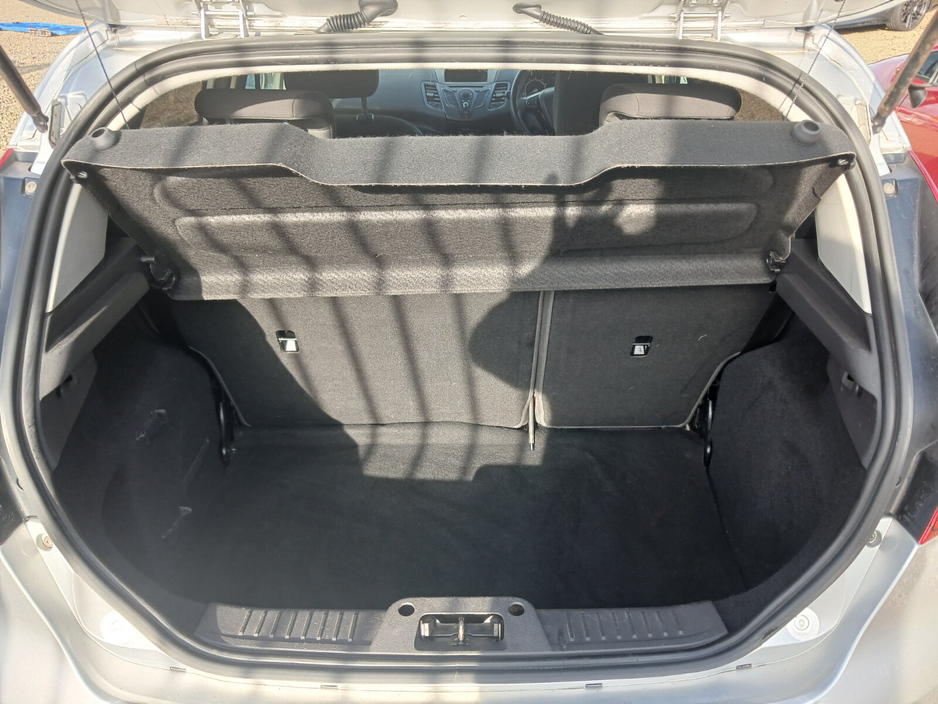 2013 Ford Fiesta - image 4