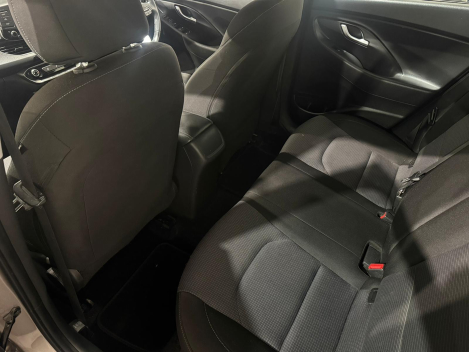 2018 Hyundai i30 - image 13