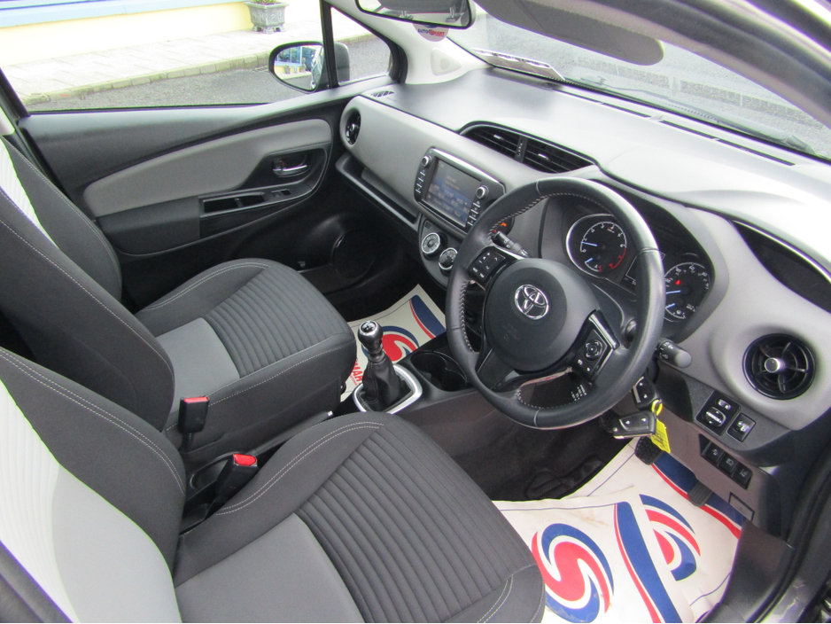 2018 Toyota Yaris - image 10