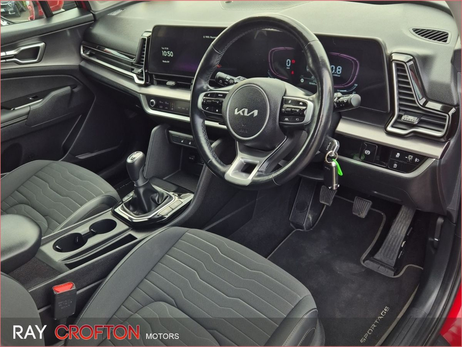 2022 Kia Sportage - image 2