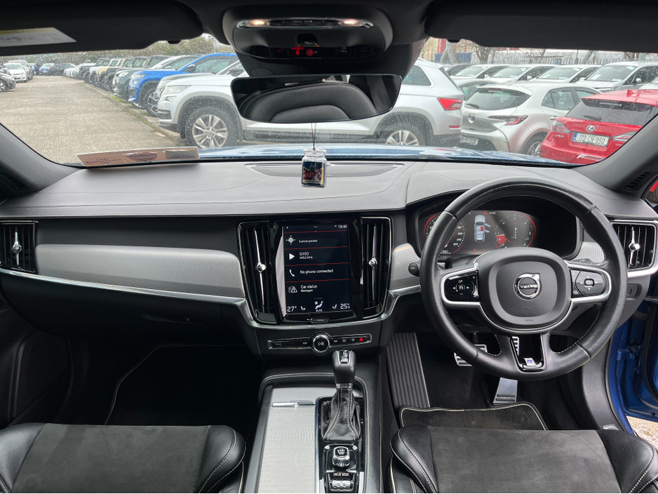 2019 Volvo V90 - image 17
