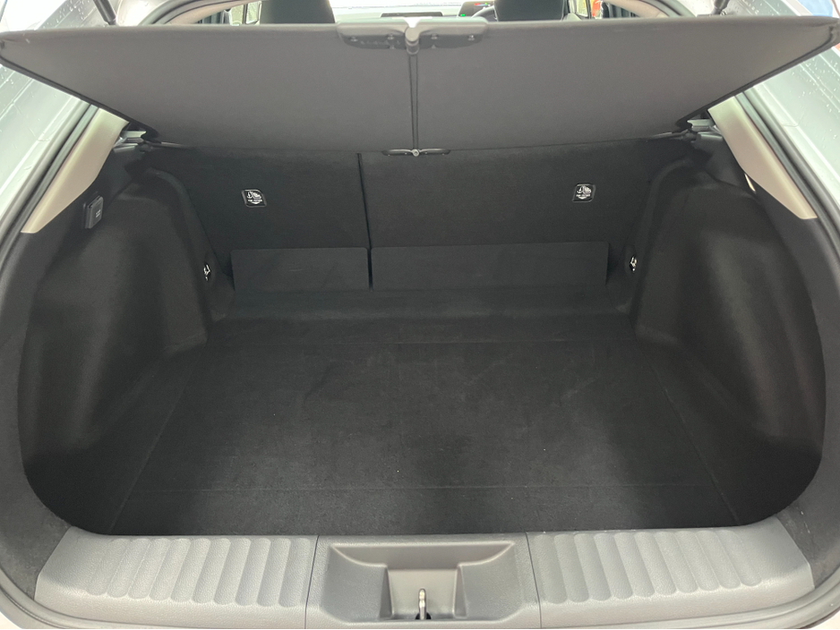 2025 Toyota Prius - image 7