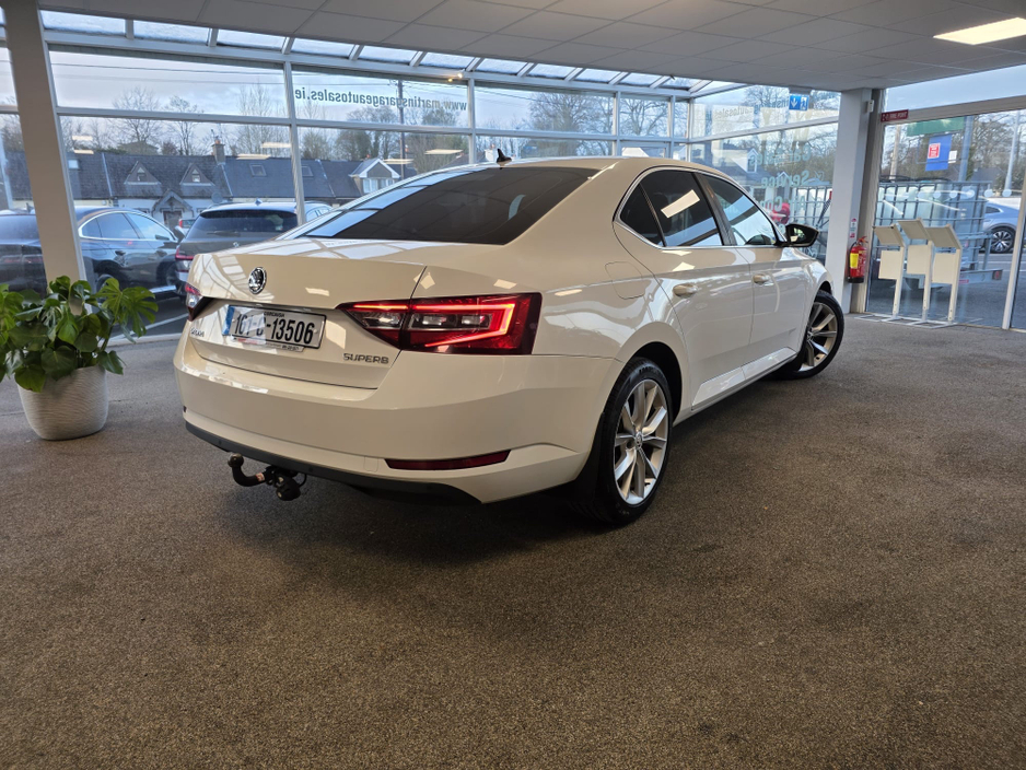 2016 Skoda Superb - image 5