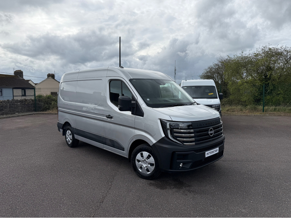 2026 Nissan Interstar - image 10