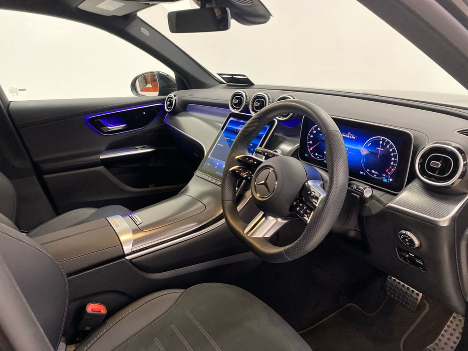 2025 Mercedes-Benz GLC Class - image 9