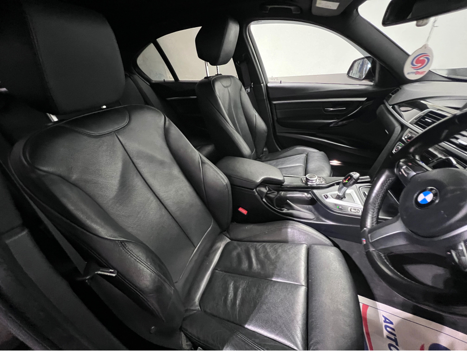 2018 BMW 3 Series - image 23