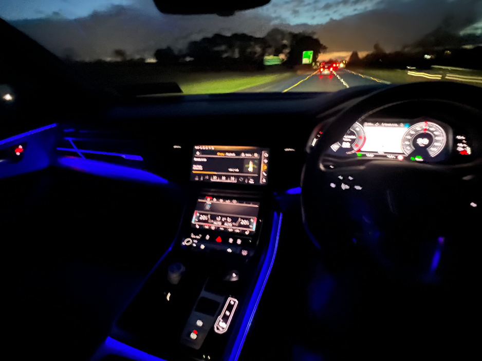 2019 Audi Q8 - image 32