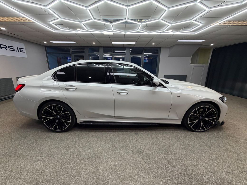 2021 BMW 3 Series - image 11