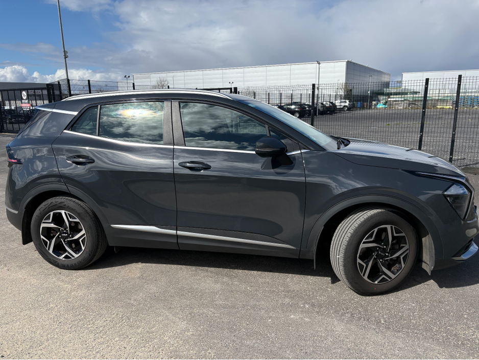 2024 Kia Sportage - image 2