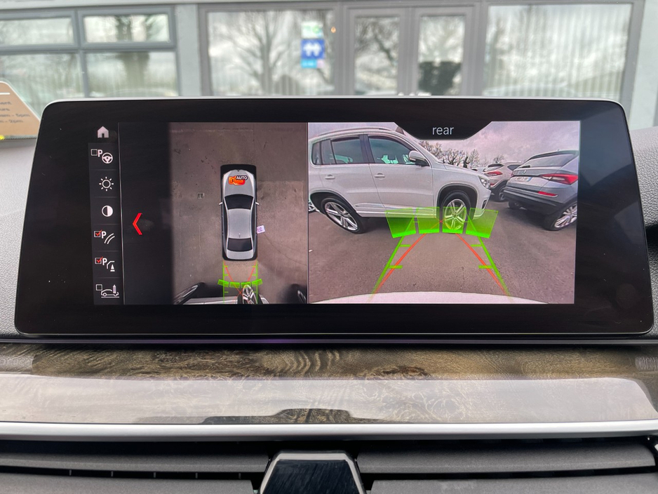 2019 BMW 5 Series - image 17