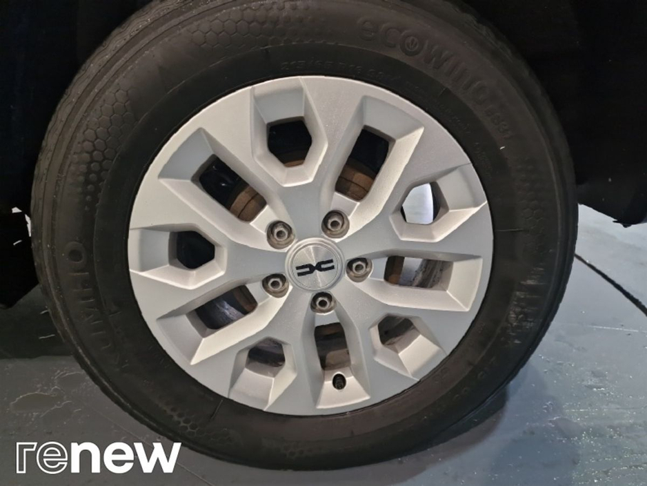 2023 Dacia Duster - image 19