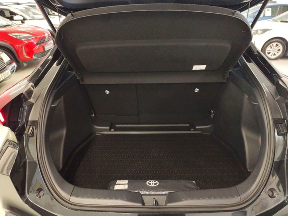 2025 Toyota C-HR - image 10