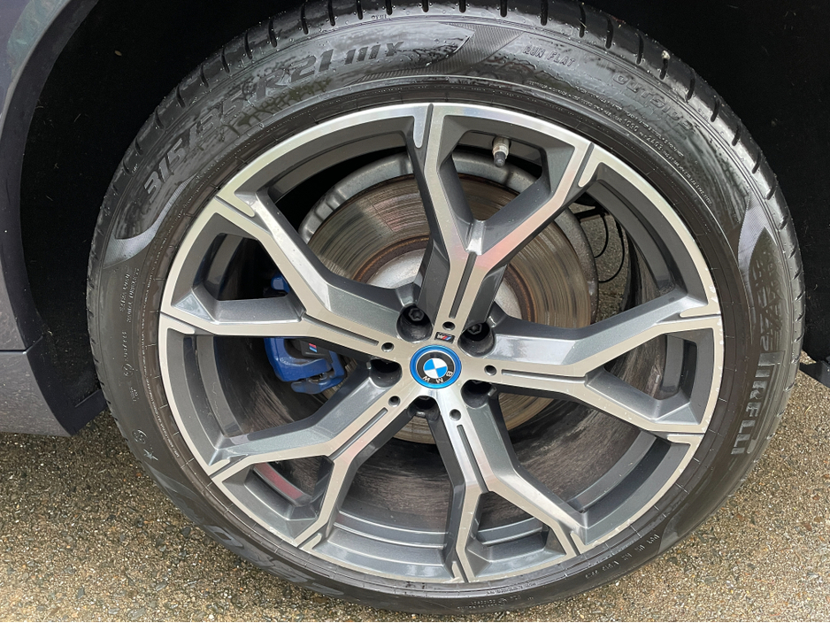 2022 BMW X5 - image 25