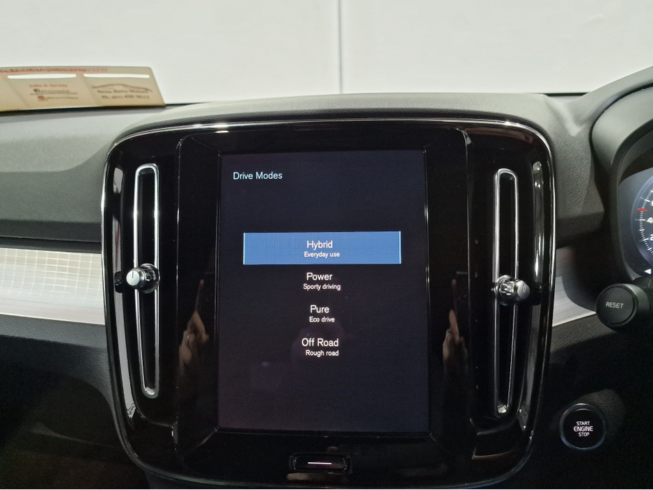 2022 Volvo XC40 T4 PLUS DARK RECHARGE AUTOMATIC **ONE OWNER / APPLE CARPLAY / BLIND SPOT ASSIST / ELECTRIC BOOTLID / HEATED FRONT & REAR SEATS / HEATED STEERING WHEEL / REVERSE CAMERA / WIRELESS PHONE CHARGING** €34,900