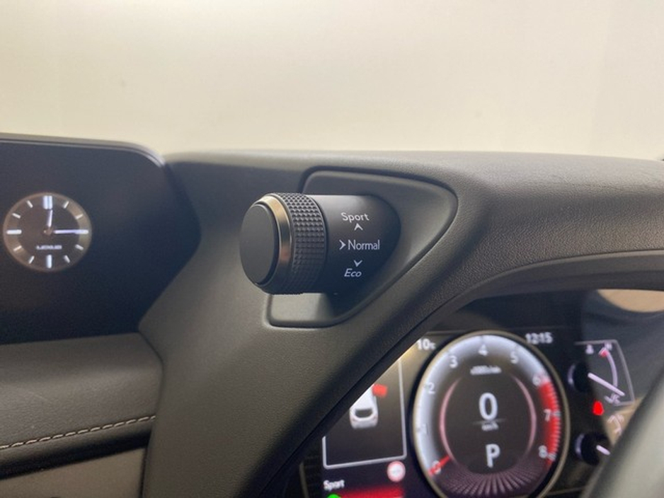 2022 Lexus UX 250 H Dynamic €36,950