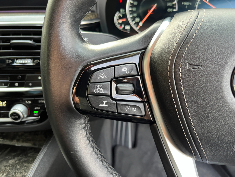 2018 BMW 5 Series - image 28