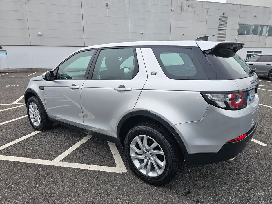 2018 Land Rover Discovery Sport - image 8