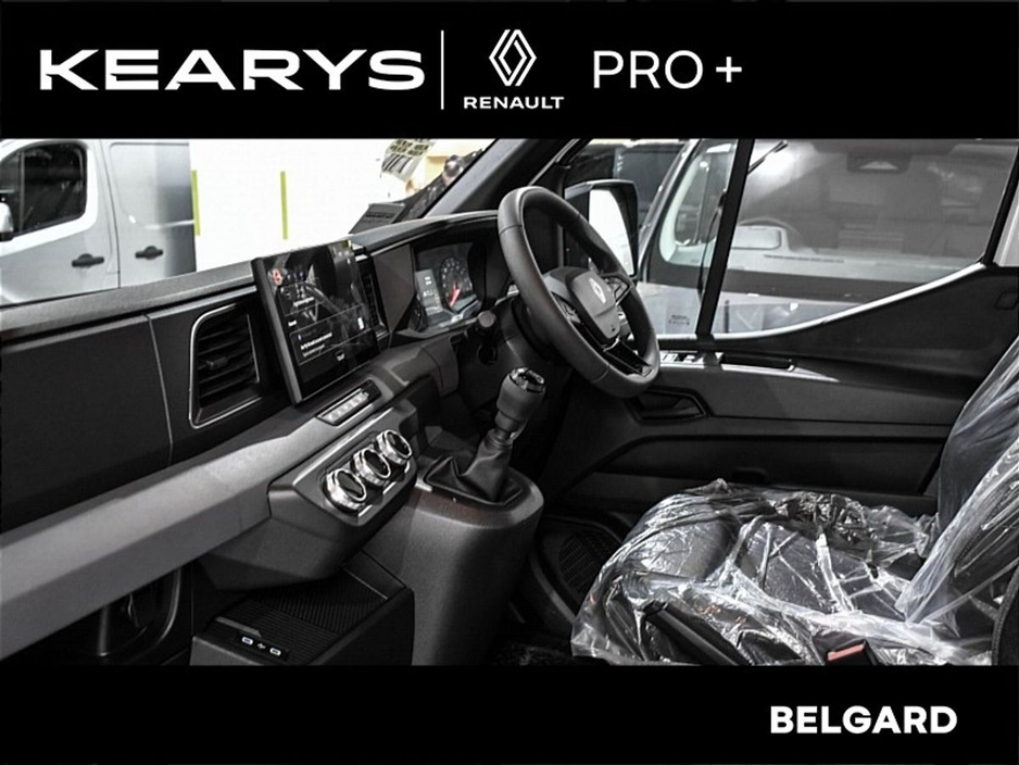 2025 Renault Master - image 2