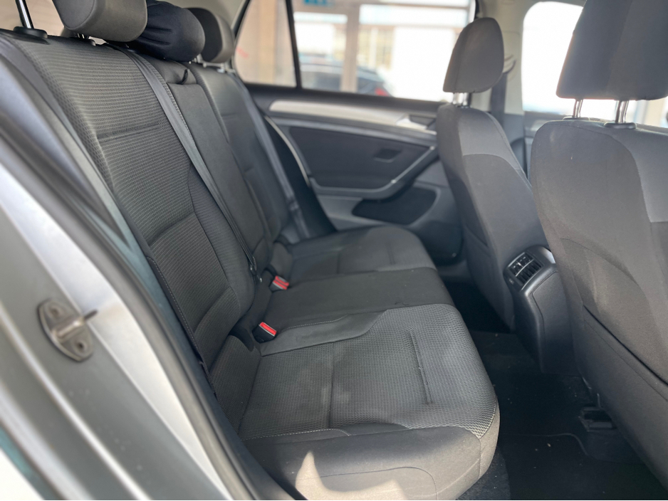 2014 Volkswagen Golf - image 11