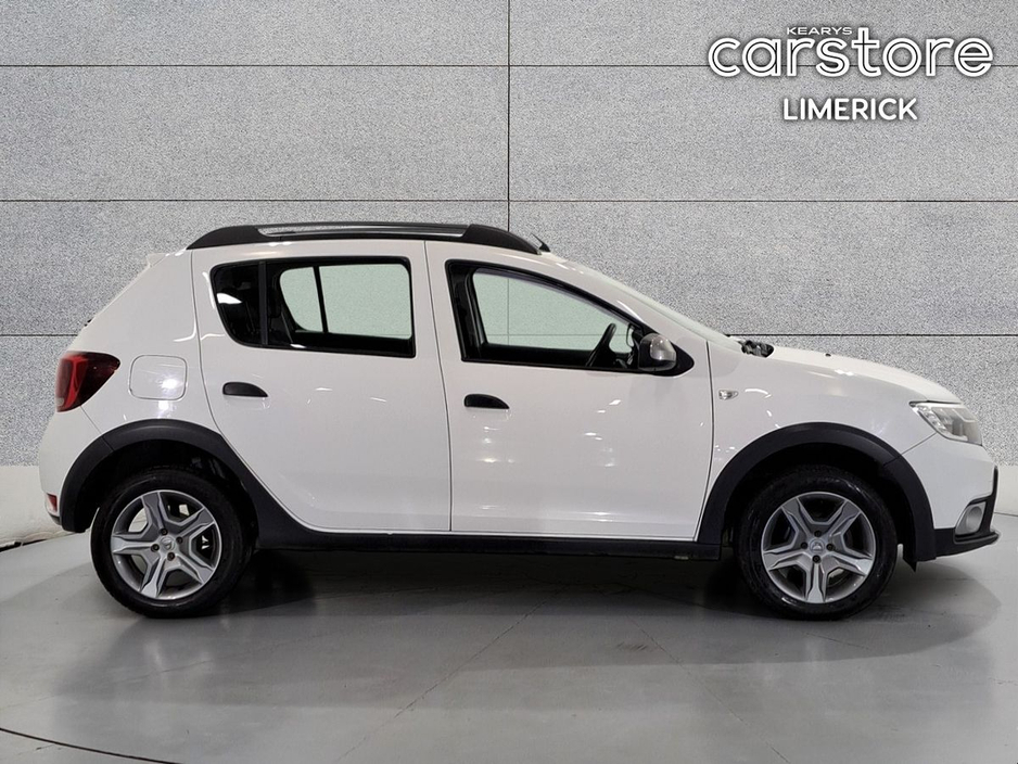 2018 Dacia Sandero Stepway - image 2