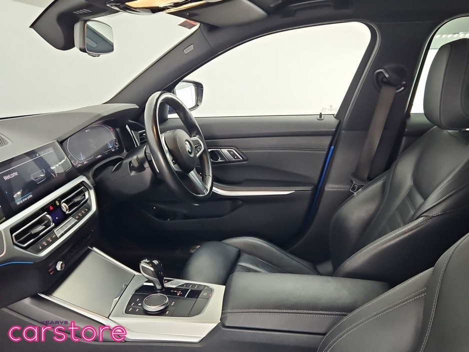 2019 BMW 3 Series - image 12