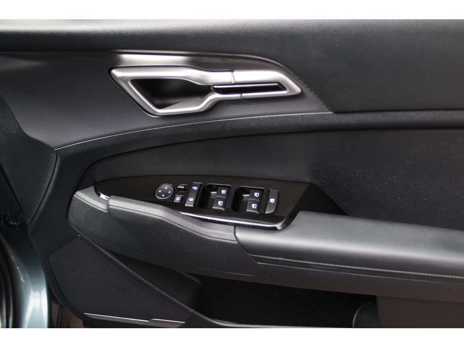 2023 Kia Sportage - image 10