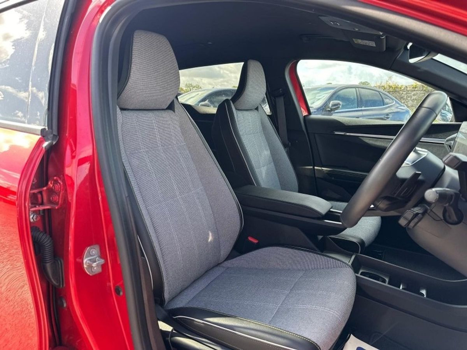 2023 Renault Megane E-Tech EV60 220hp Techno Red / Black