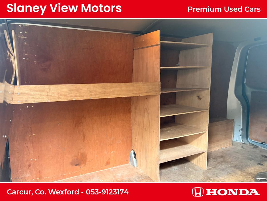 2019 Volkswagen Transporter - image 8