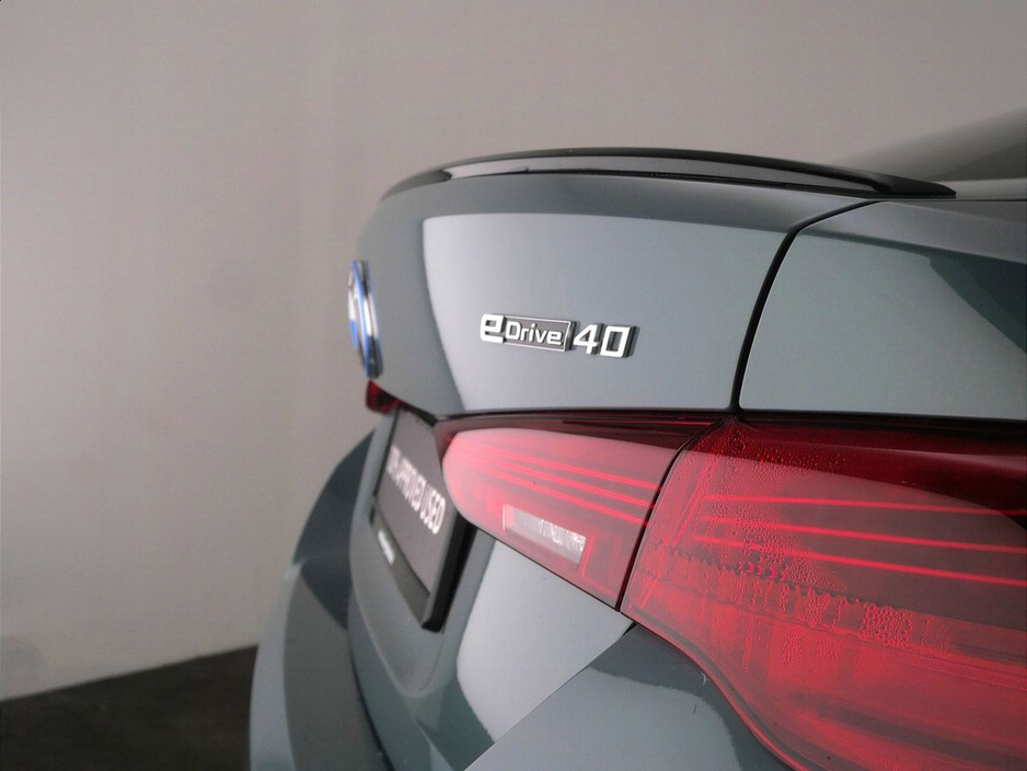 2025 BMW i4 - image 25