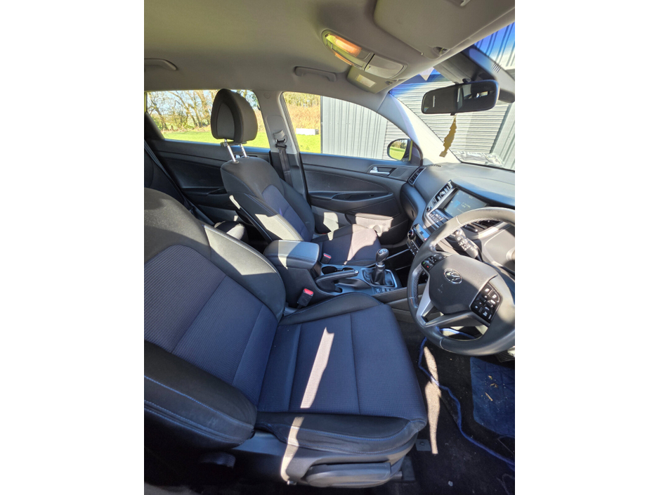 2017 Hyundai Tucson - image 9