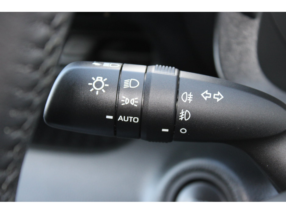 2024 Toyota Yaris - image 20