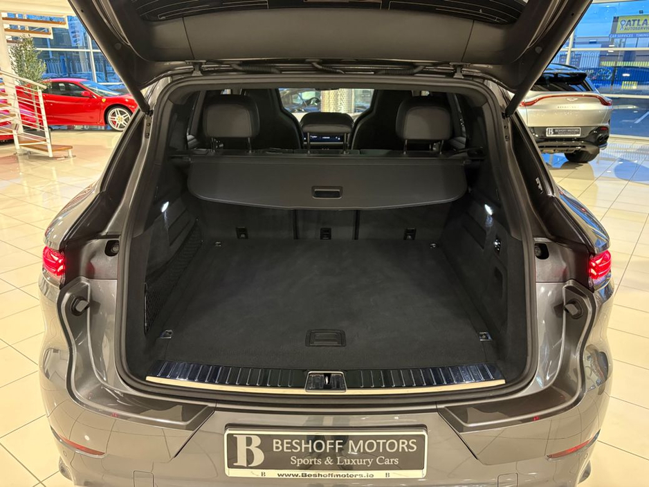 2024 Porsche Cayenne - image 24