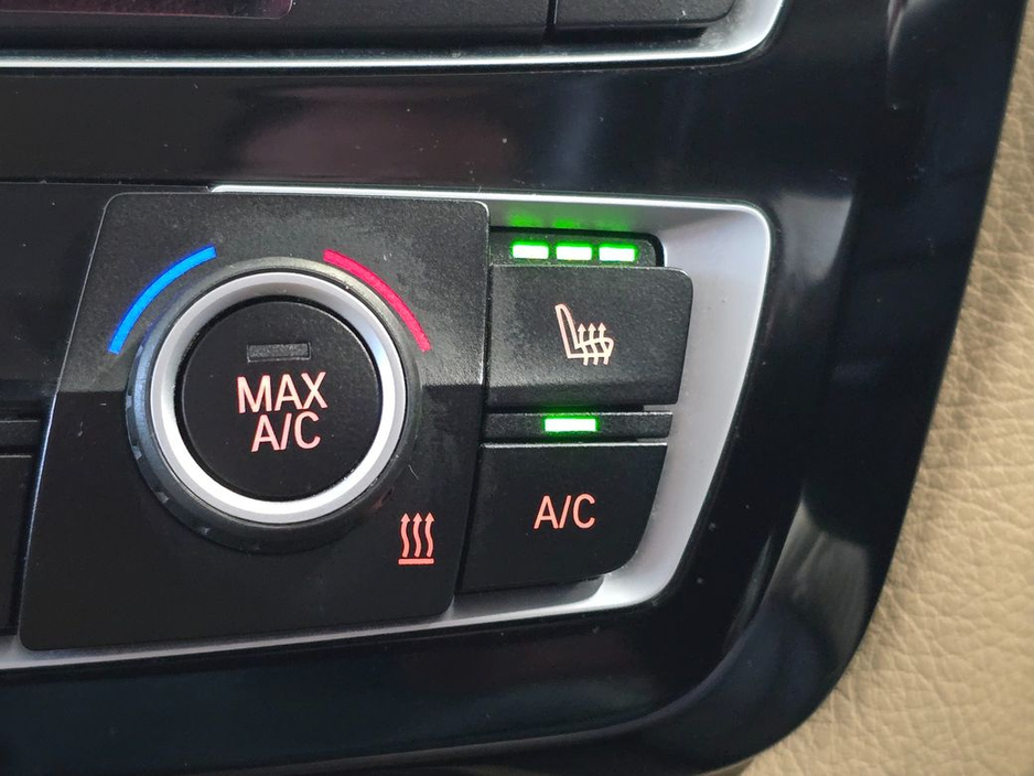 2017 BMW 3 Series - image 15