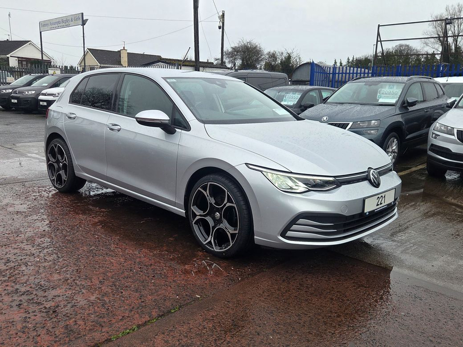 2022 Volkswagen Golf - image 11