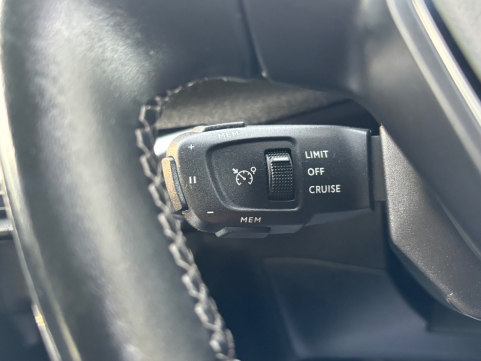 2021 Peugeot 3008 - image 16