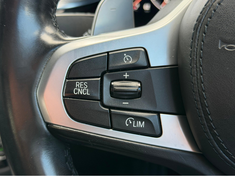 2018 BMW 5 Series - image 20