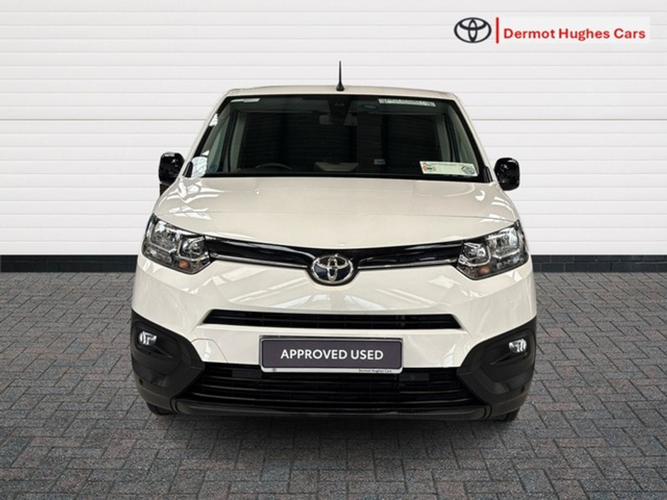 2024 Toyota Proace City - image 5