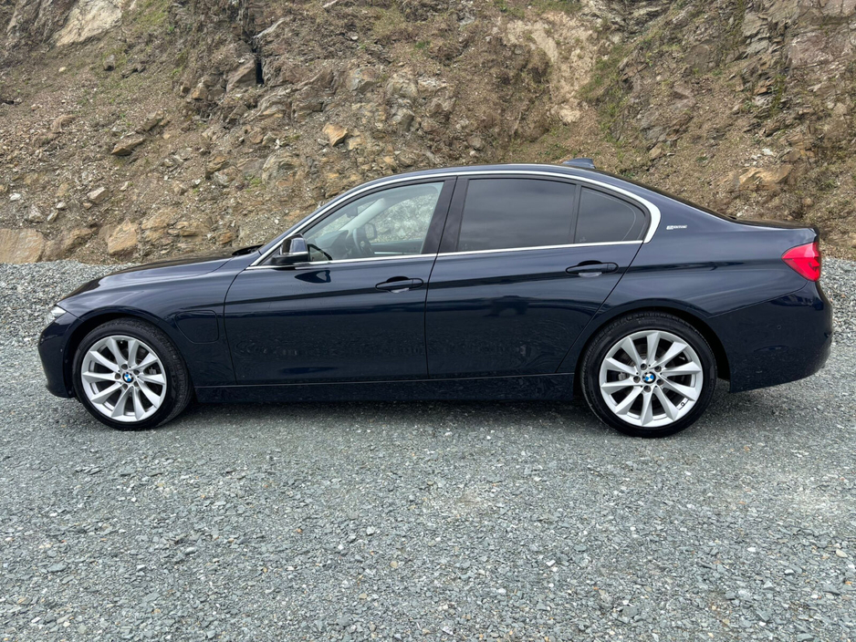 2016 BMW 3 Series - image 5